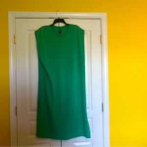 Green box shoulder dress